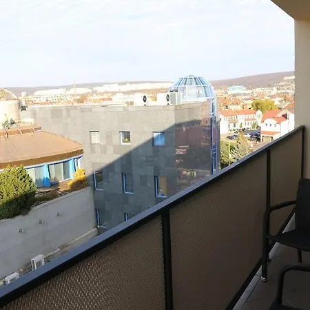 Crystal מלון קושיצה