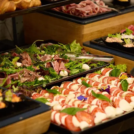 Crystal מלון קושיצה