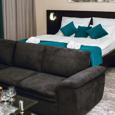 Crystal מלון קושיצה