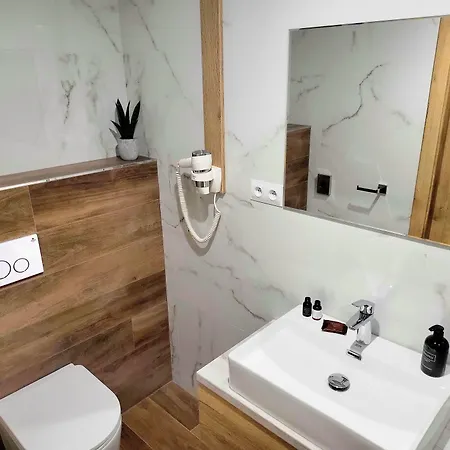 Crystal Hotel 3*